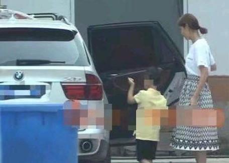 "Vua phim hài" Trung Quốc sau vụ vợ "cắm sừng" bị phát hiện có bồ trẻ - 3