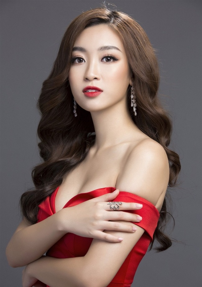 Ngày càng xinh đẹp, khéo léo trong cách ứng xử, phát ngôn là những gì người hâm mộ thấy được ở Hoa hậu Đỗ Mỹ Linh trong 2 năm kể từ khi đăng quang.