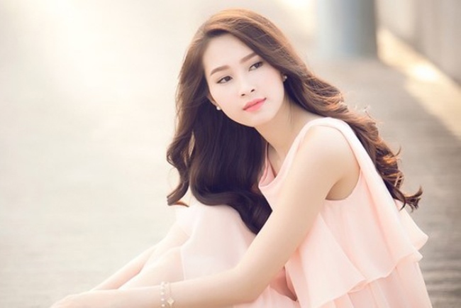 Như nhiều Hoa hậu khác khi đăng quang, Thu Thảo cũng bị vướng nhiều thị phi như bằng cấp hay hoàn cảnh gia đình. Tuy nhiên, trước những câu chuyện tiêu cực ấy, Đặng Thu Thảo khéo léo ứng xử và vượt qua một cách nhẹ nhàng.