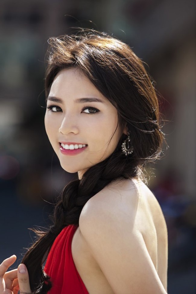 Hoa hậu Việt Nam 2014 Nguyễn Cao Kỳ Duyên&nbsp;là thí sinh trẻ tuổi nhất của cuộc thi hoa hậu 2014, khi đó cô chỉ mới đang là sinh viên năm nhất của đại học Ngoại thương&nbsp;Hà Nội.