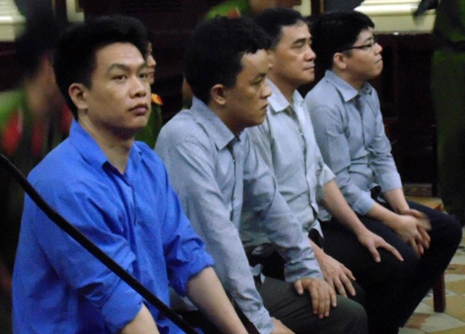 Vụ buôn lậu xe Việt kiều, hai cán bộ công an bị xét xử - 1