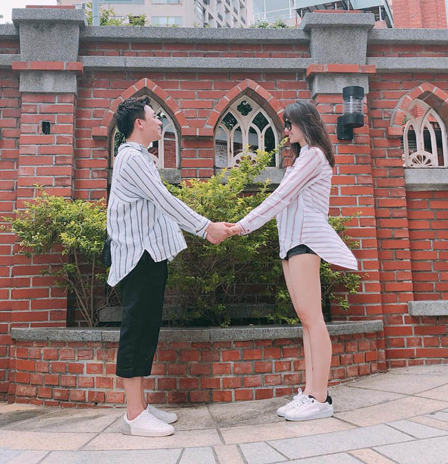 Hari Won - vợ Trấn Thành cũng có phong cách thời trang đời thường năng động, trẻ trung.&nbsp;