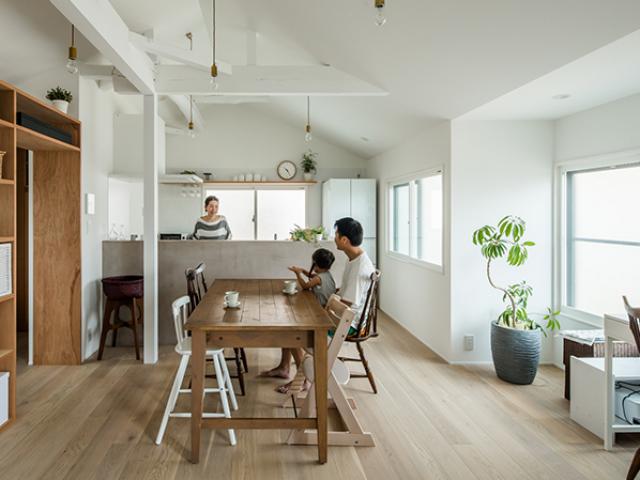 Tài chính - Bất động sản - "Lột xác" căn nhà tối, bí bách bằng cách cực kỳ đơn giản