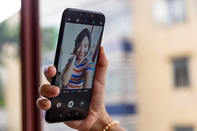 Với 8 triệu đồng, chọn iPhone 7 "lướt" hay điện thoại Android tầm trung? - 6