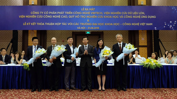 Người vừa được tỷ phú Phạm Nhật Vượng mời về quản lý quỹ 1.000 tỷ là ai? - 1
