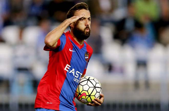Siêu phẩm vòng 1 La Liga: Sao lạ “đạo” tuyệt kỹ, Messi - Suarez phát hờn - 2