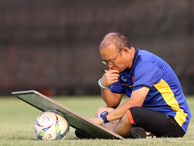 Bóng đá - Cận cảnh "50 sắc thái" Park Hang Seo lên chiến thuật U23 VN đấu Bahrain