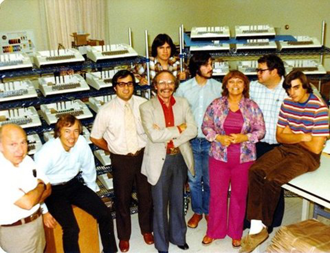 Đến năm 1978, Apple có một văn phòng thực sự, với một đội ngũ nhân viên và một dây chuyền sản xuất Apple II. Đây cũng là khoảng thời gian một số nhân viên của Apple sớm mệt mỏi vì tiếp xúc thường xuyên với người sếp nổi tiếng khó khăn là Jobs.
