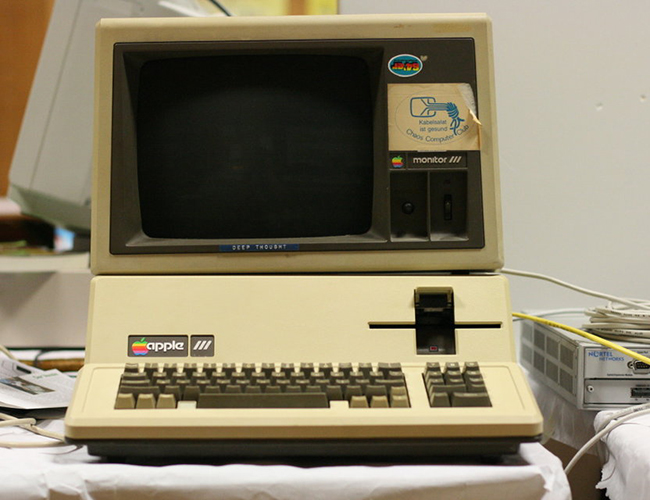Năm 1980, Apple cho ra mắt Apple III, một sản phẩm được cho là cạnh tranh với mối đe dọa ngày càng tăng từ IBM và Microsoft