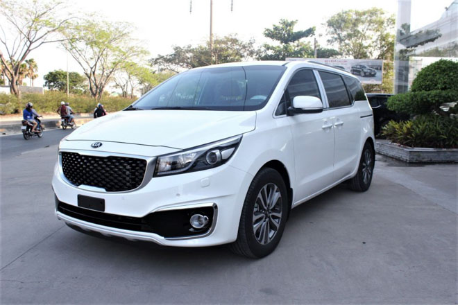 Giá xe Kia Sedona cập nhật mới nhất - 2