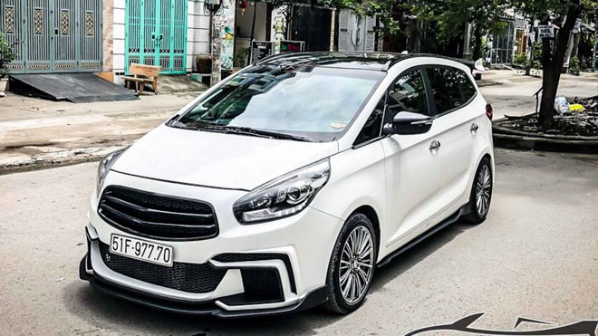 Kia Rondo &#34;độ&#34; bodykit lạ mắt tại Sài Gòn - 1