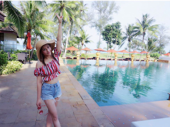 Vẻ gợi cảm của ái nữ "vua sòng bạc" đang hẹn hò quý tử nhà Thành Long - 4