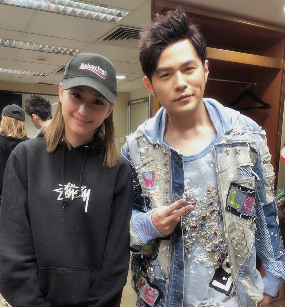 Vẻ gợi cảm của ái nữ "vua sòng bạc" đang hẹn hò quý tử nhà Thành Long - 2