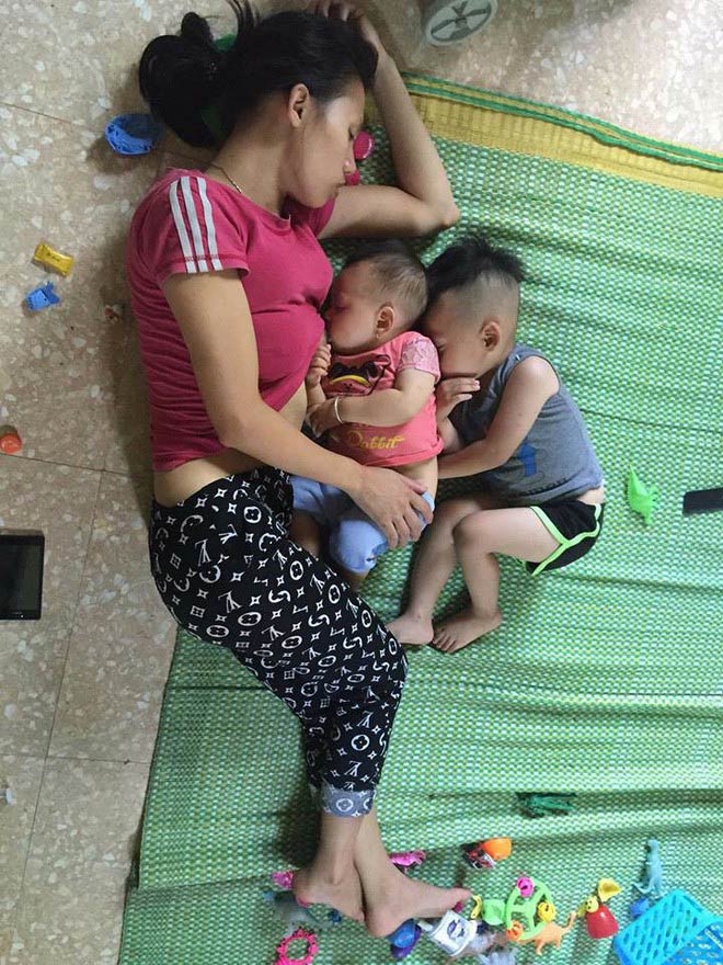 Những bà mẹ “siêu nhân” một nách 2 con vẫn cân tất việc nhà - 3