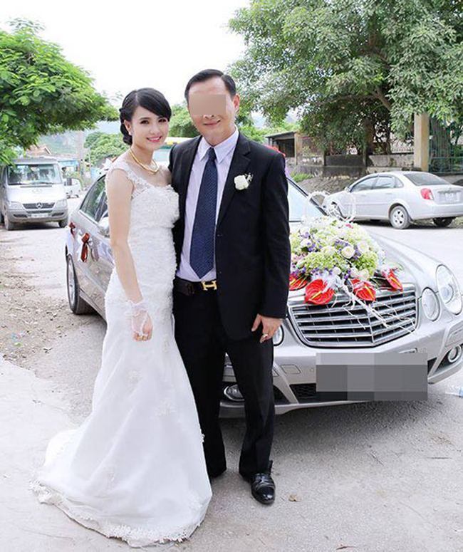 Tháng 7/2014, Khánh Chi lên xe hoa với ông xã làm trong ngành xây dựng. Cuối tháng 1/2015, cô sinh con gái đầu lòng nhưng sau đó không lâu đã ly hôn.