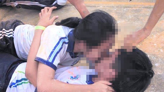 Nóng 24h qua: Hiệu trưởng nói về clip học sinh lớp 10 chơi trò “nhạy cảm” - 3