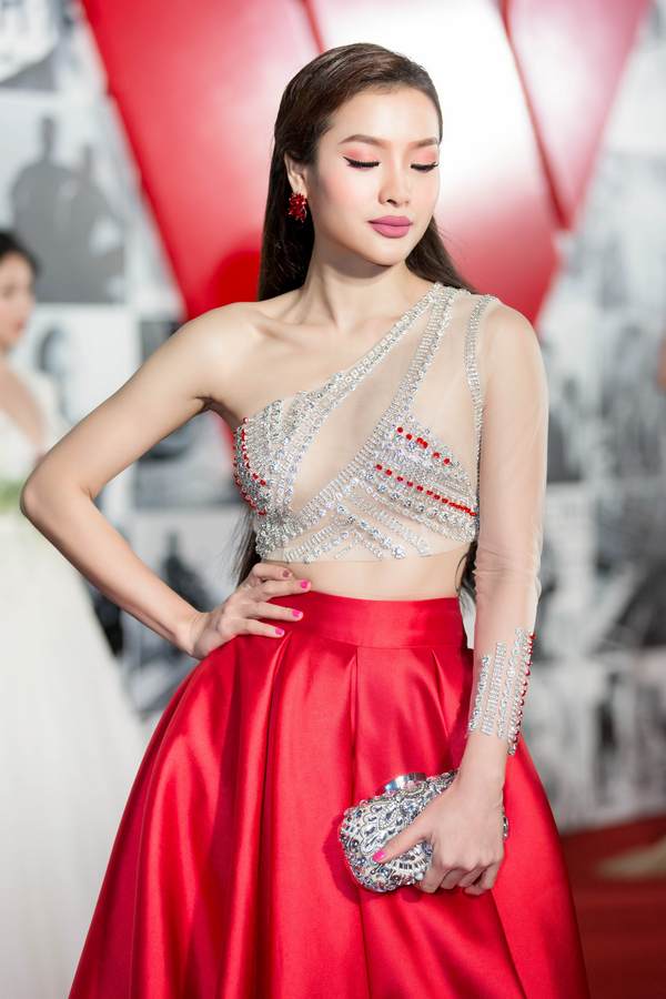 Chiêu mặc hở không vô duyên của ca sĩ An Giang chỉ yêu ai lương 100 triệu - 6