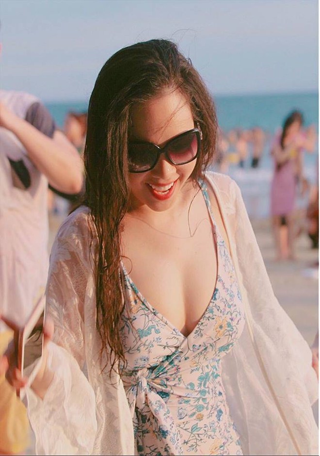 "Bà Tưng màn ảnh" gây choáng với clip khoe vòng 1 khi đi bơi - 4