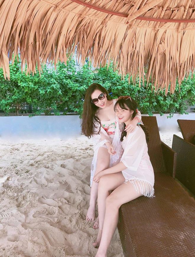 "Bà Tưng màn ảnh" gây choáng với clip khoe vòng 1 khi đi bơi - 10