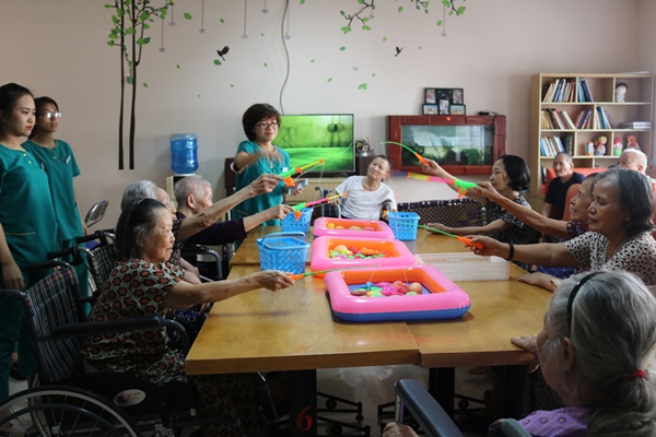 Những chuyện “dở khóc dở cười” trong viện dưỡng lão - 2