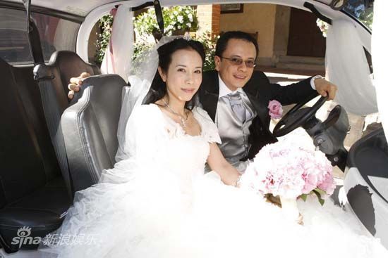 Tình cũ Châu Tinh Trì U50 mặc sexy "đốt mắt" khán giả - 13