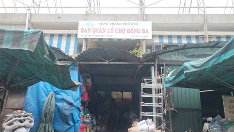 Bảo vệ chợ bị côn đồ đâm gục khi nhắc để xe đúng chỗ - 1