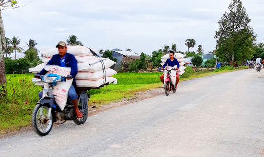 Buôn lậu nườm nượp ở vùng biên - 1