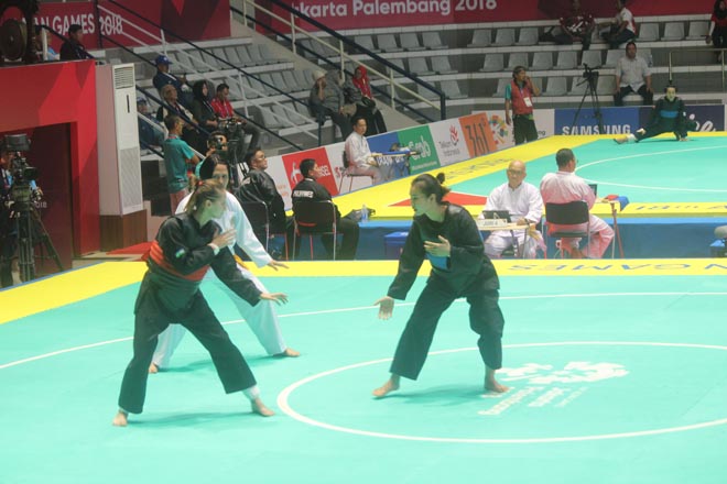 Bị võ sỹ Việt ra đòn, người đẹp khóc nức nở ở pencak silat ASIAD - 2