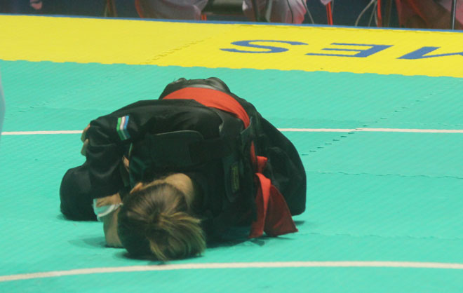 Bị võ sỹ Việt ra đòn, người đẹp khóc nức nở ở pencak silat ASIAD - 5