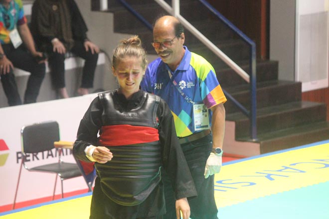 Bị võ sỹ Việt ra đòn, người đẹp khóc nức nở ở pencak silat ASIAD - 13