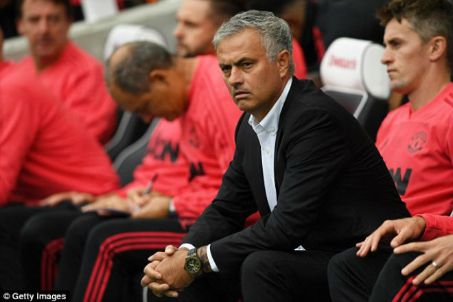 MU rung chuyển ghế nóng: Mourinho chán ngán, Zidane đồng ý kế nhiệm - 1