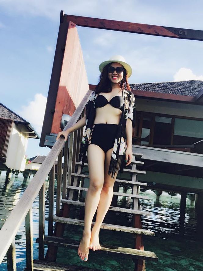 Bạn gái kém 15 tuổi được Công Lý cầu hôn diện váy xẻ sâu táo bạo - 2