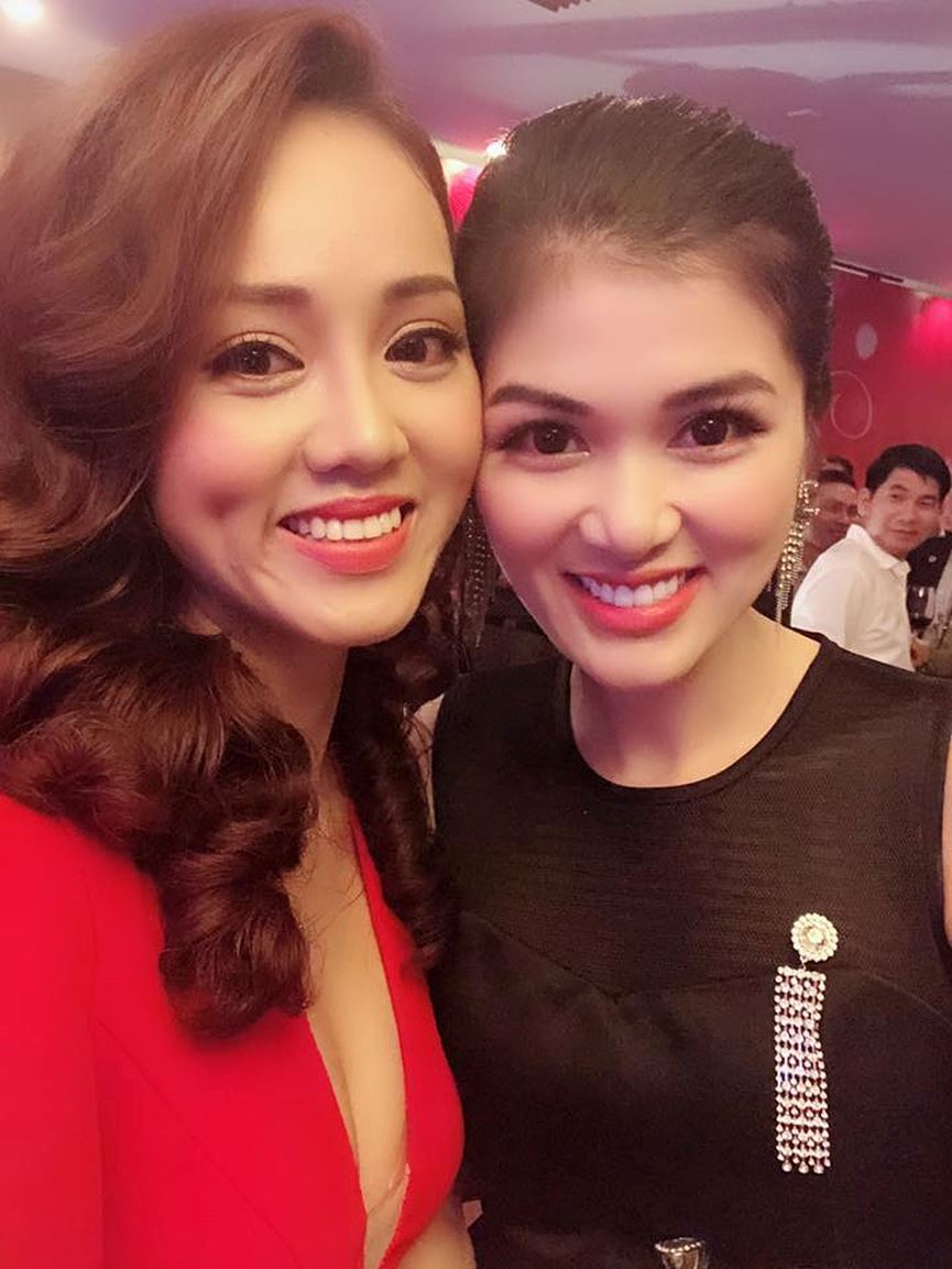 Bạn gái kém 15 tuổi được Công Lý cầu hôn diện váy xẻ sâu táo bạo - 5