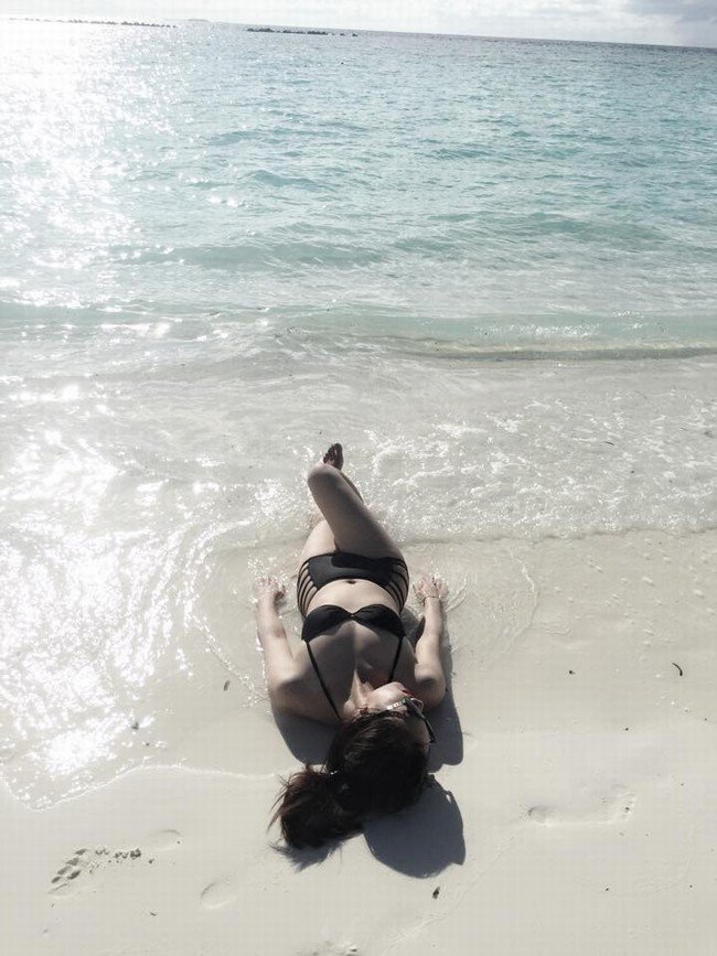 Bạn gái kém 15 tuổi được Công Lý cầu hôn diện váy xẻ sâu táo bạo - 6