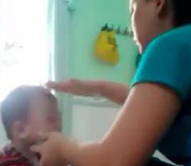 Diễn biến mới nhất vụ bảo mẫu đánh đập dã man trẻ khi cho ăn - 1