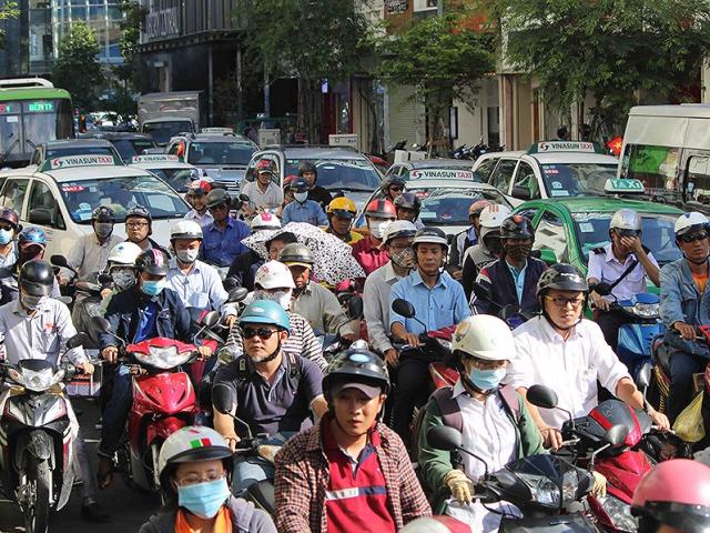 Tin tức trong ngày - Đề xuất cấm xe máy vào trung tâm TP.HCM: Khó!