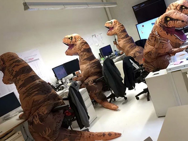 Tranh vui - Hình ảnh khó đỡ khi "đột nhập" văn phòng của dân công sở