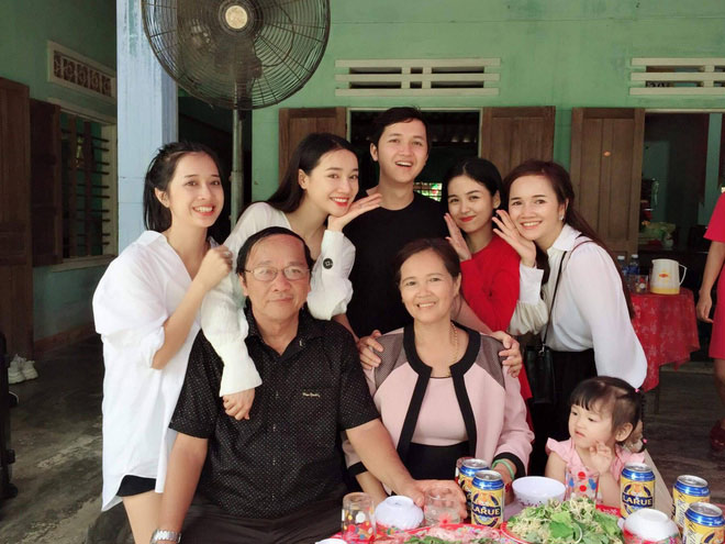 24h HOT: Nhà Phùng Ngọc Huy bị đập phá khi có tin anh bỏ mặc Mai Phương - 2