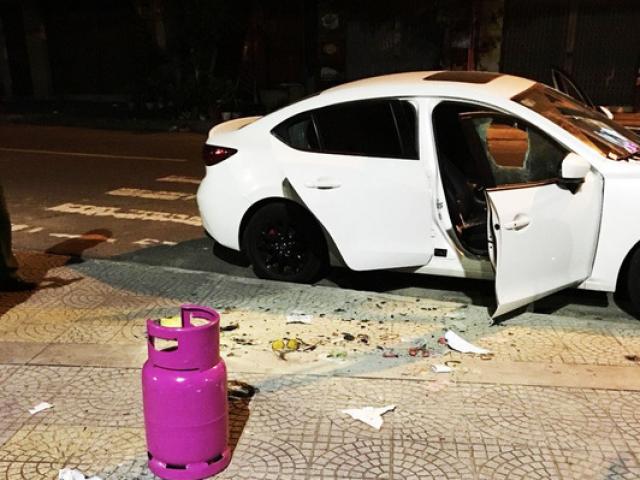 Thanh niên nghi "ngáo đá" dùng búa đập phá hàng loạt ô tô trên đường