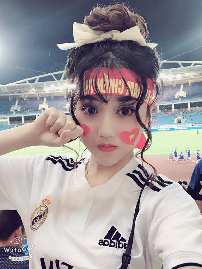Cô còn là hot girl cuồng Real Madrid nổi tiếng bậc nhất Việt Nam.