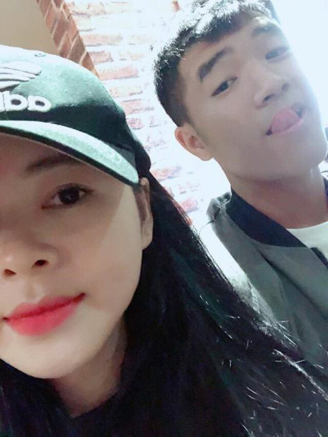 Nhiều người cho rằng H.Y - tên của cô bạn này, chính là bạn gái tin đồn của Đức Chinh vì cả hai có những bức ảnh chụp chung.