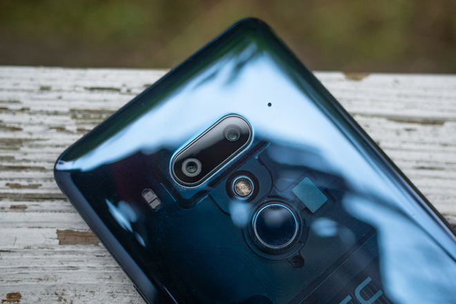Smartphone nào có camera "đỉnh" nhất tháng 8 - 18
