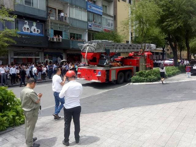 Tin tức trong ngày - Cháy Trung tâm thương mại ở quận 1