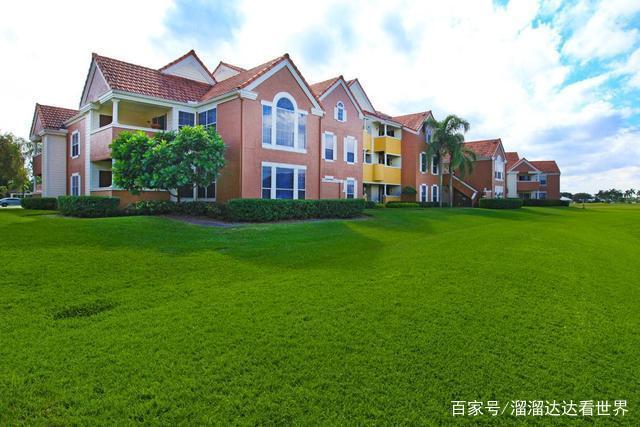 Ngôi làng giàu nhất thế giới: chỉ rộng 82 km² nhưng chứa 1.000 sân golf - 1