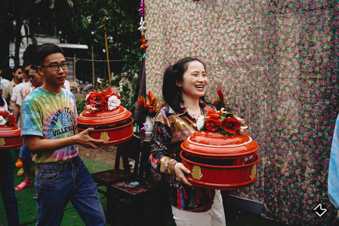 Đám cưới lầy lội của “cô Mít - cậu Tèo” với dép tổ ong, xe đạp gây bão dân mạng - 3