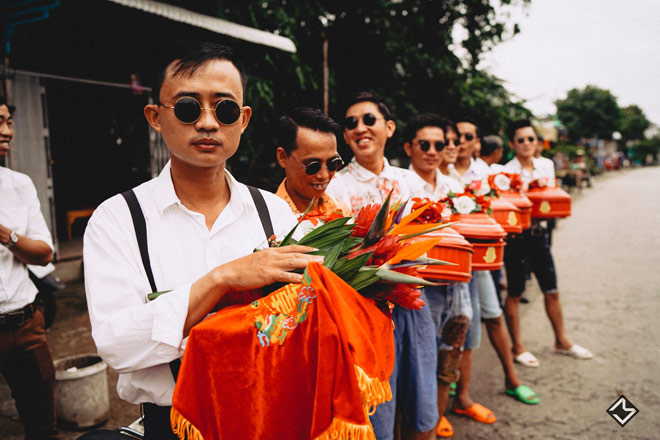 Đám cưới lầy lội của “cô Mít - cậu Tèo” với dép tổ ong, xe đạp gây bão dân mạng - 4