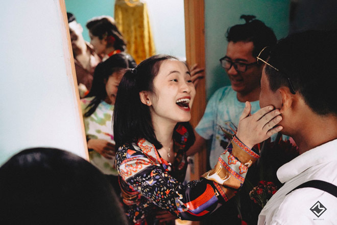 Đám cưới lầy lội của “cô Mít - cậu Tèo” với dép tổ ong, xe đạp gây bão dân mạng - 6