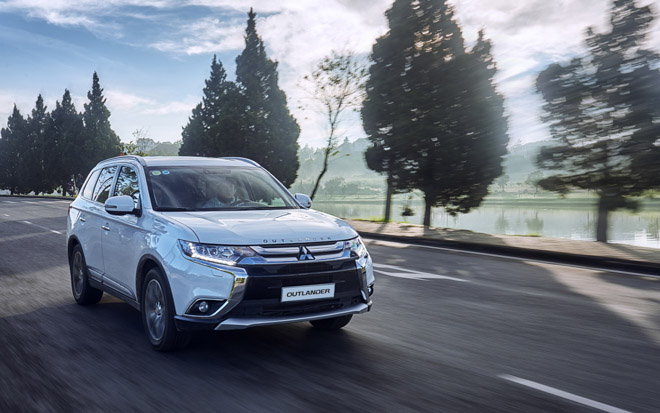 Giá xe Mitsubishi Outlander cập nhật tháng 8/2018 - 2