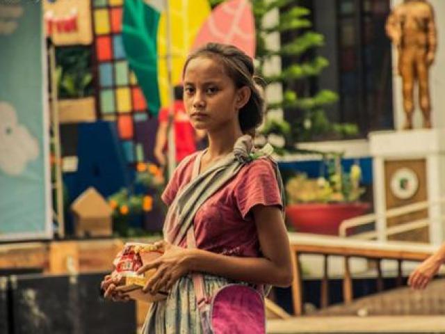 Bạn trẻ - Cuộc sống - Cuộc đời "lên hương" của cô bé ăn xin bỗng nổi tiếng vì quá xinh