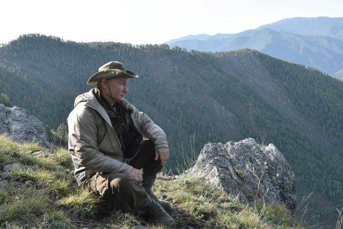 Tổng thống Nga Vladimir Putin thảnh thơi leo núi ở Siberia - 4